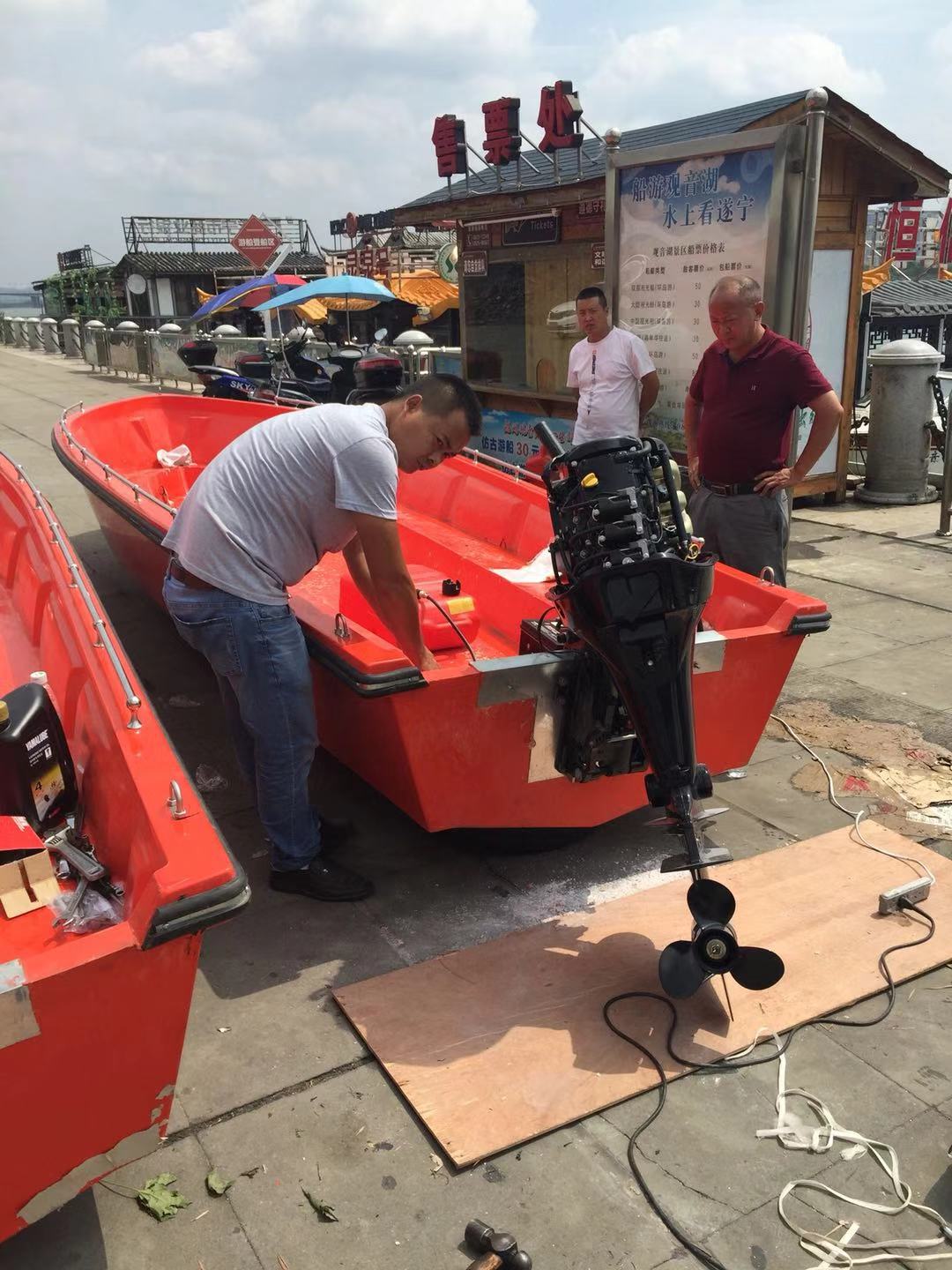 防汛沖鋒舟610型、520型、船用拖車交貨